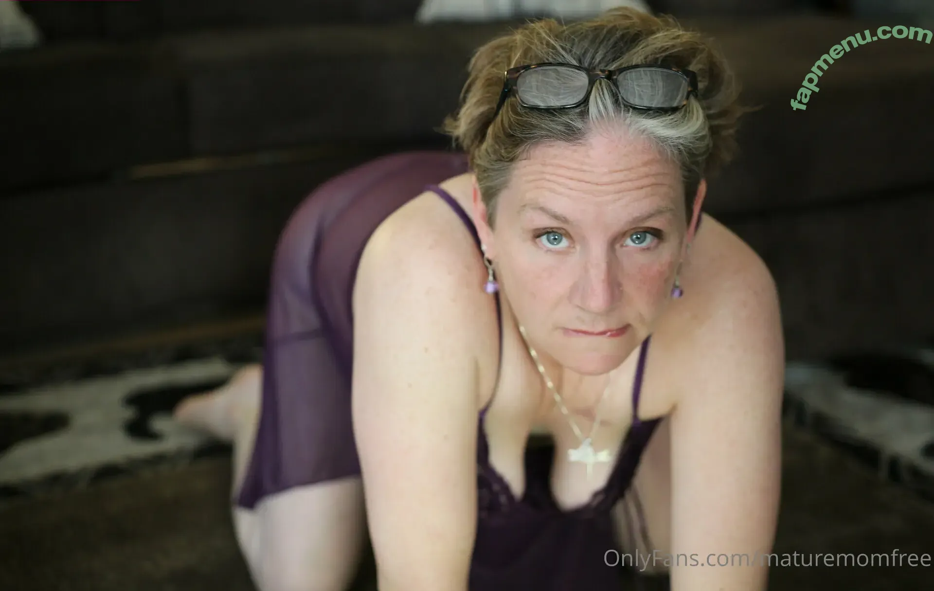 maturemomfree nude photo #0012 (mediocremom76)