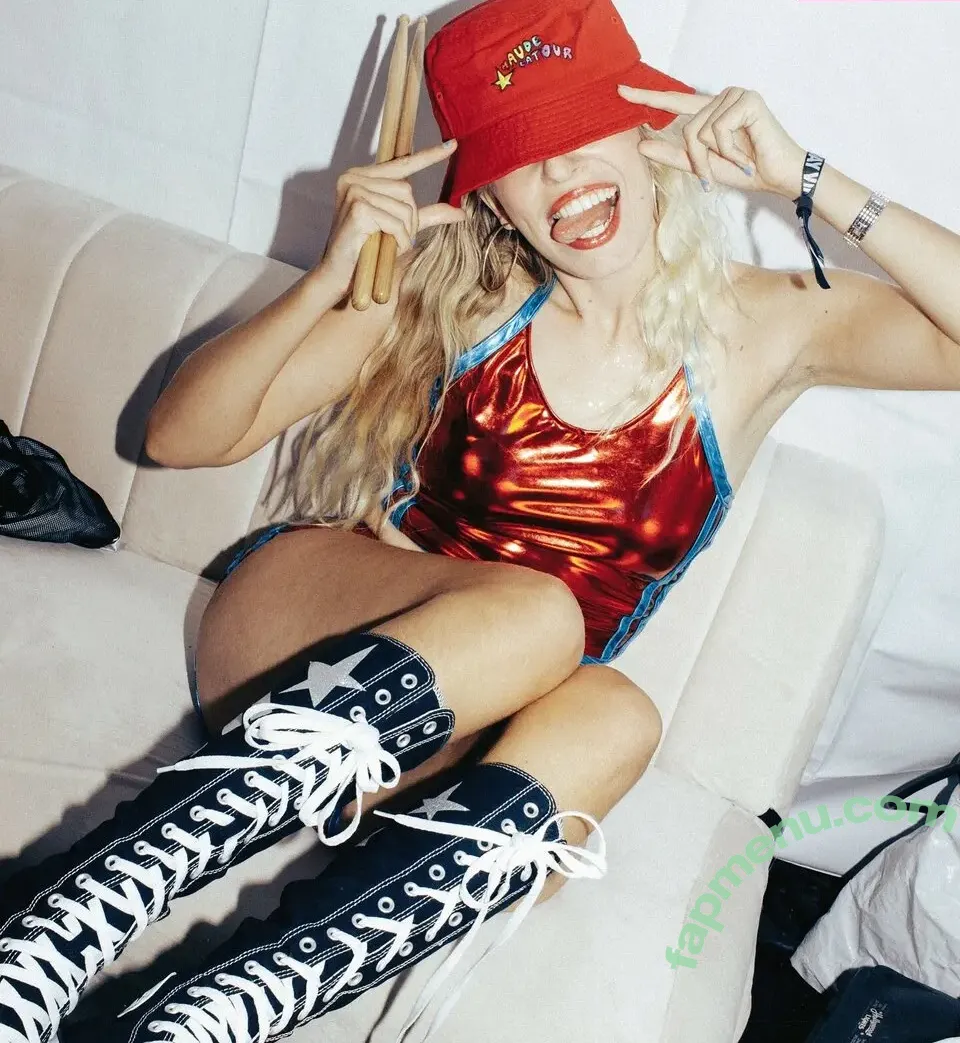 Maude Latour nude photo #0006 (maudelstatus)