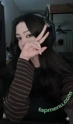 mawacat / danycolome nude photo #0017