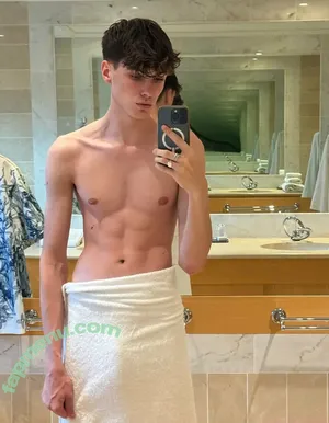 maxence_free / maxence_mnrc nude photo #0001