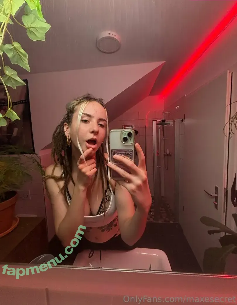 maxesecret nude photo #0017 (waifymaxes)