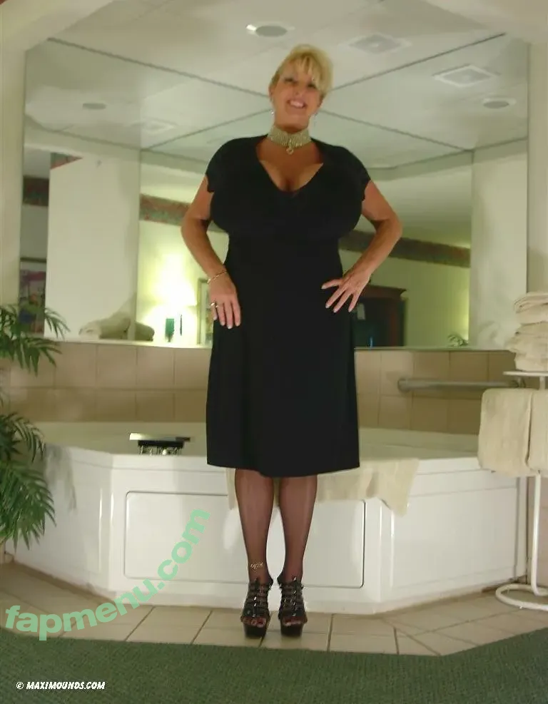 Maxi Mounds nude photo #0598 (maximoundsfanpage)