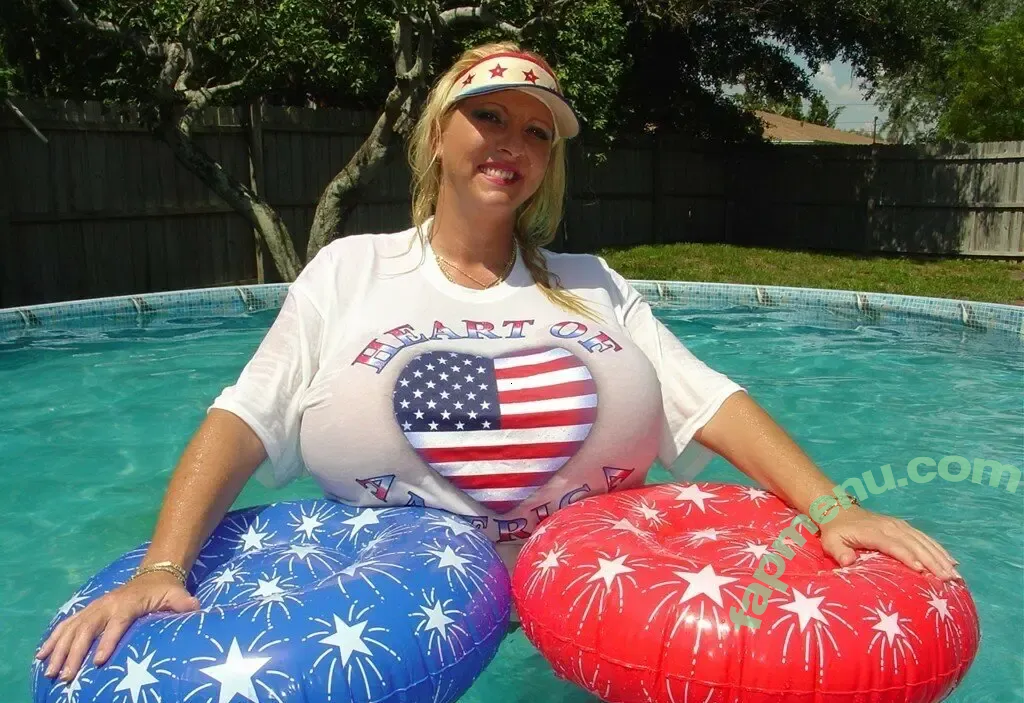 Maxi Mounds nude photo #1799 (maximoundsfanpage)