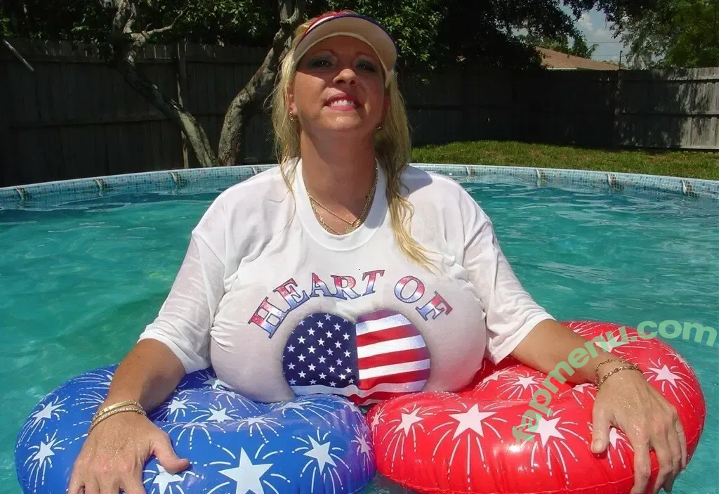 Maxi Mounds nude photo #1800 (maximoundsfanpage)