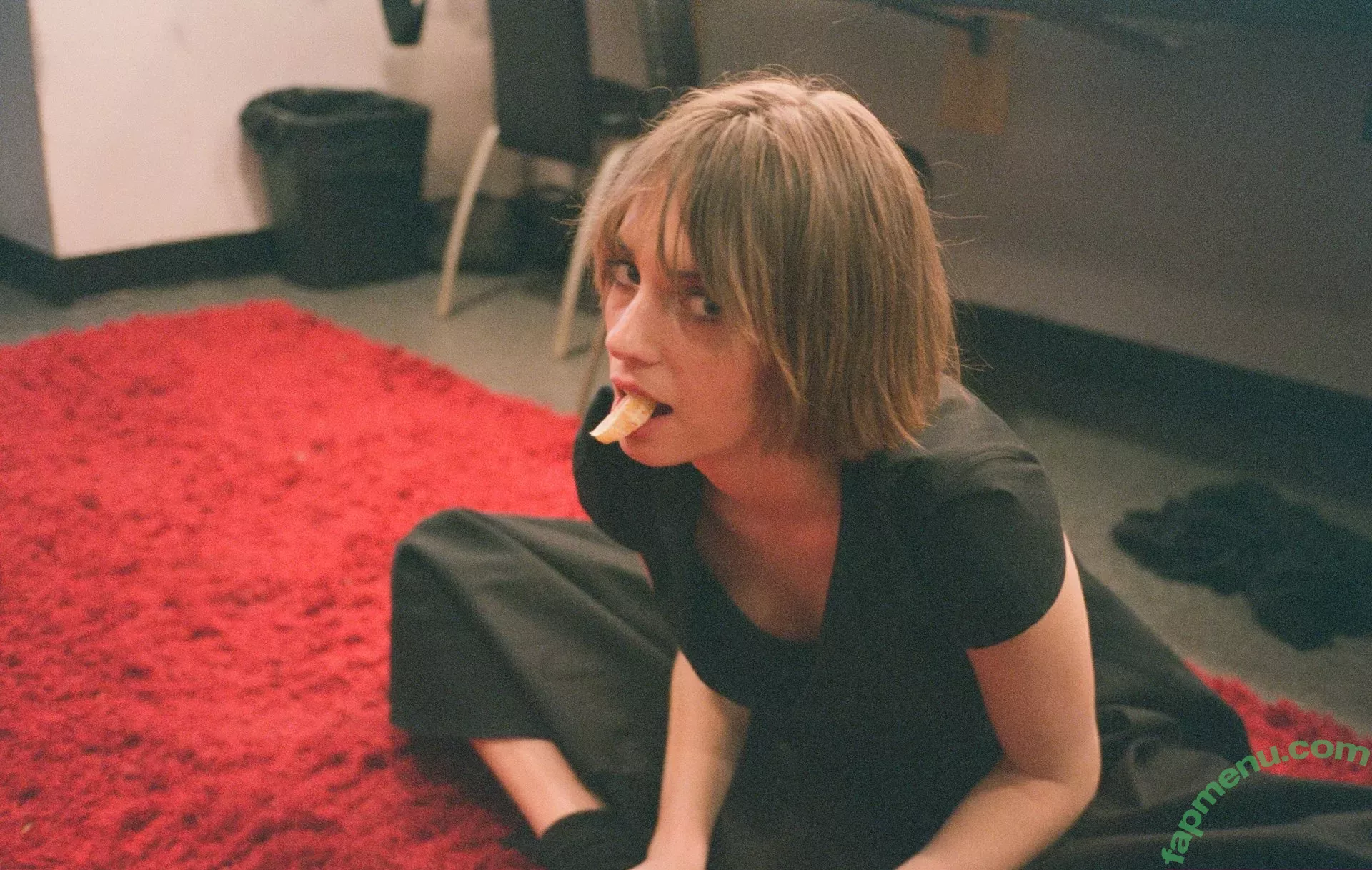 Maya Hawke nude photo #0004 (maya_hawke / neohawk2)
