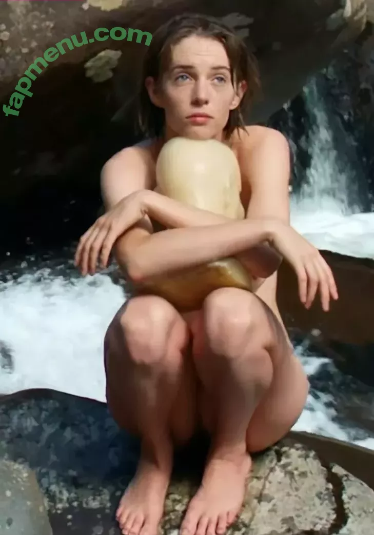 Maya Hawke nude photo #0033 (maya_hawke / neohawk2)