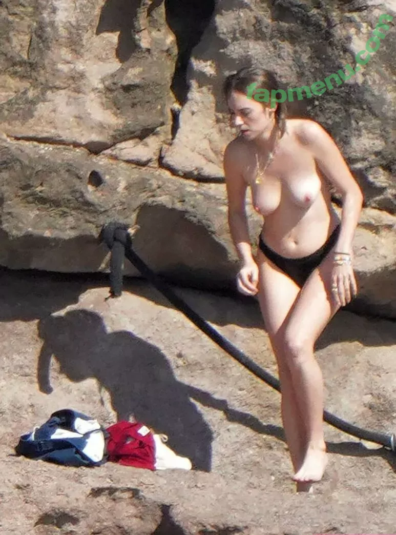 Maya Hawke nude photo #0039 (maya_hawke / neohawk2)