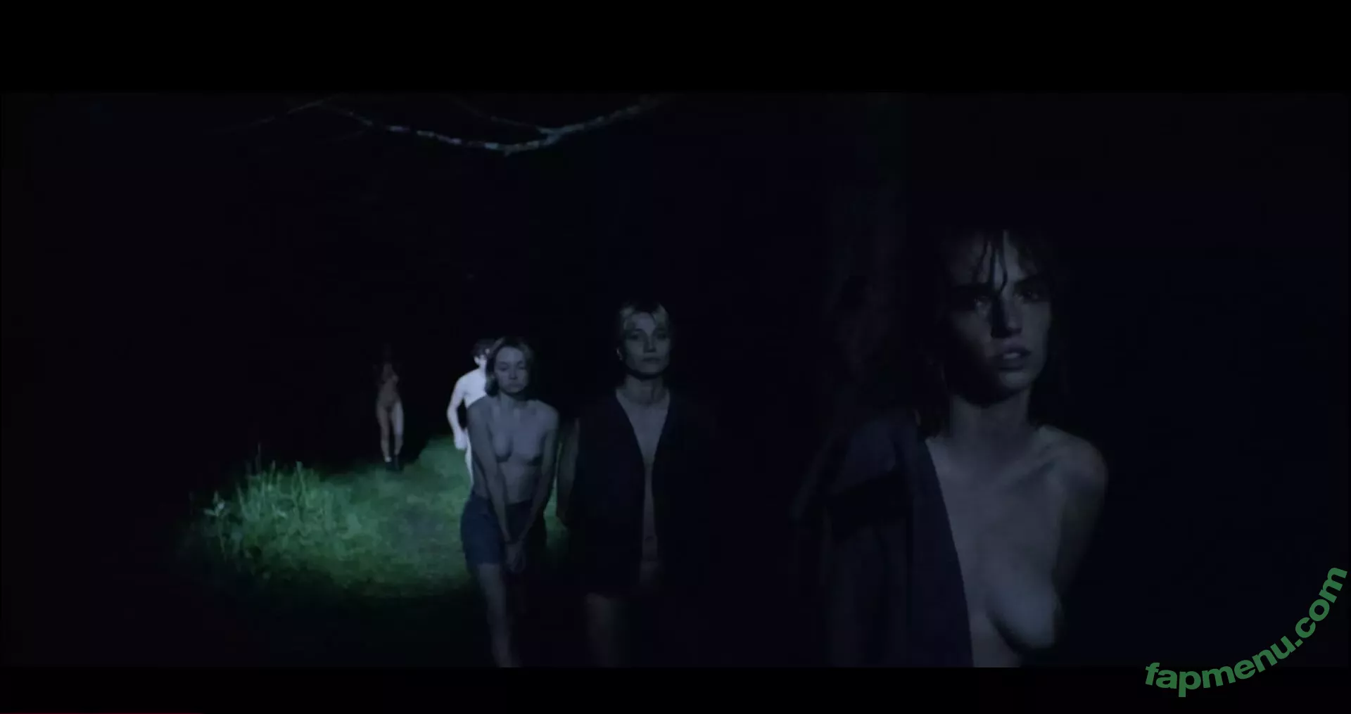 Maya Hawke nude photo #0078 (maya_hawke / neohawk2)