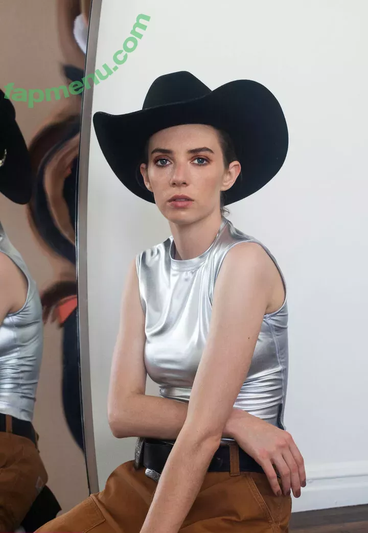 Maya Hawke nude photo #0088 (maya_hawke / neohawk2)