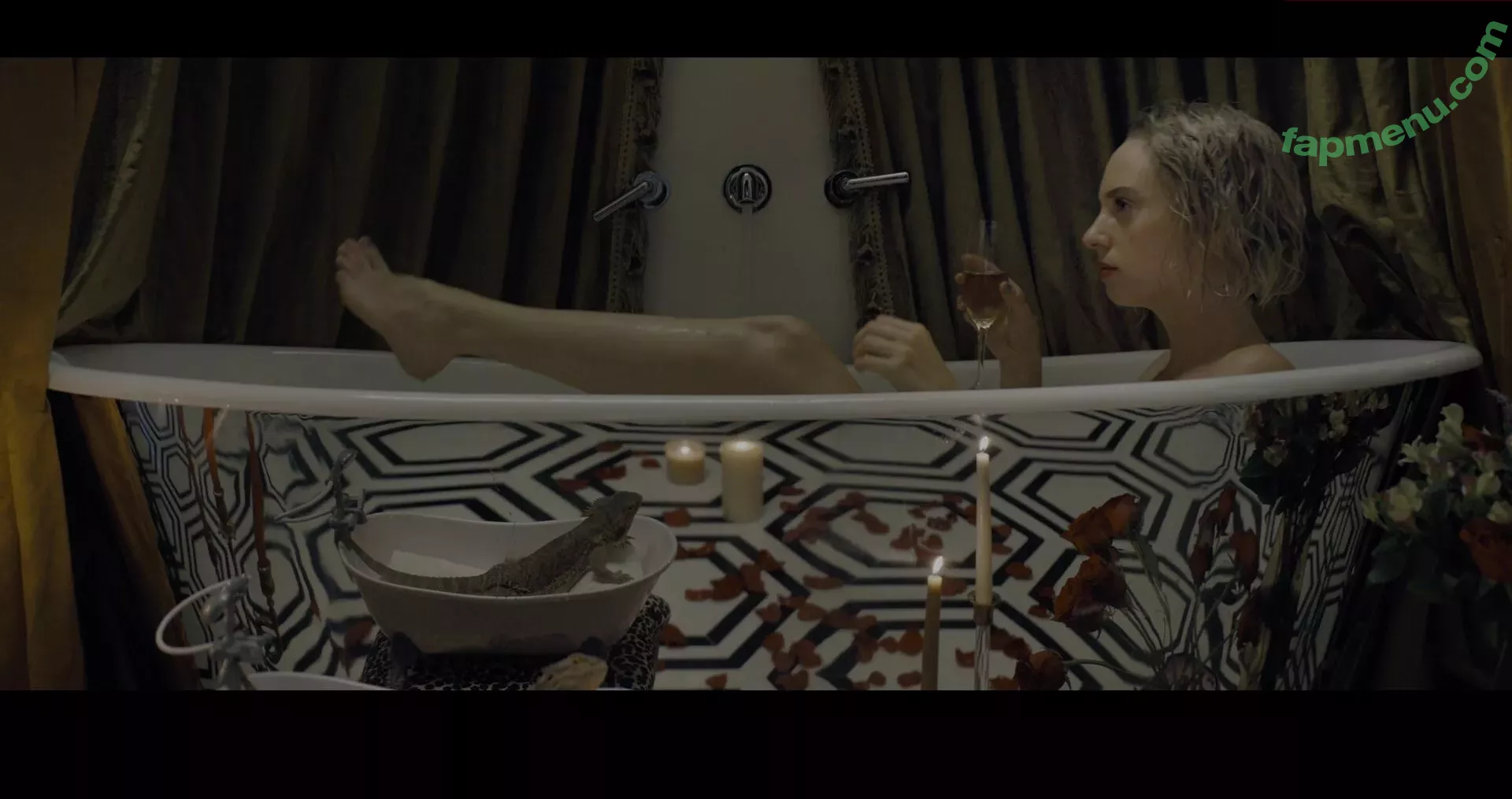 Maya Hawke nude photo #0151 (maya_hawke / neohawk2)