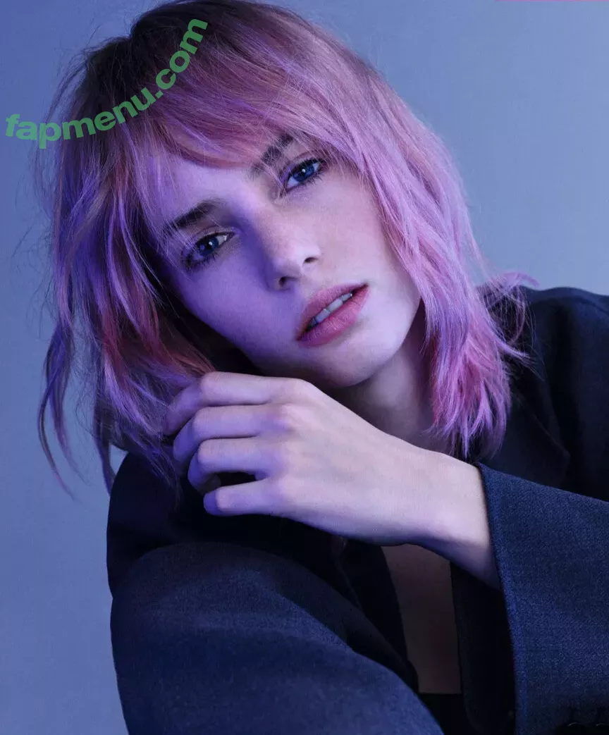 Maya Hawke nude photo #0165 (maya_hawke / neohawk2)
