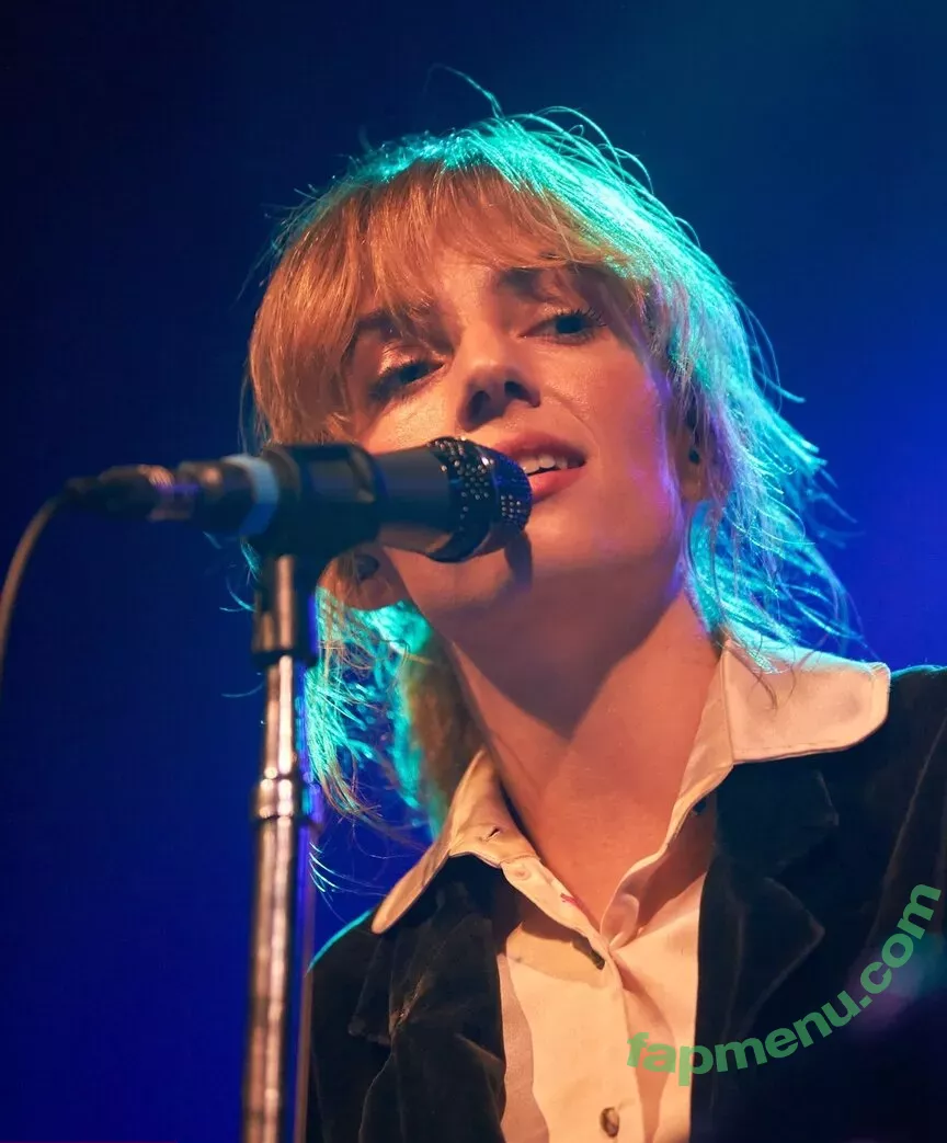 Maya Hawke nude photo #0181 (maya_hawke / neohawk2)
