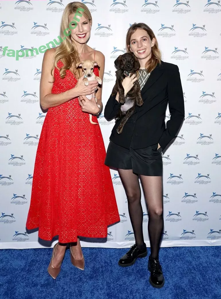 Maya Hawke nude photo #0245 (maya_hawke / neohawk2)