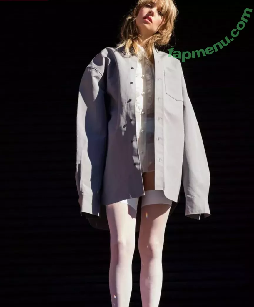 Maya Hawke nude photo #0291 (maya_hawke / neohawk2)