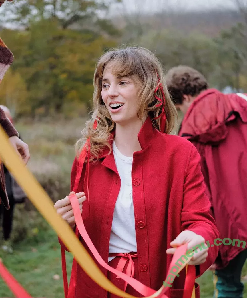 Maya Hawke nude photo #0299 (maya_hawke / neohawk2)
