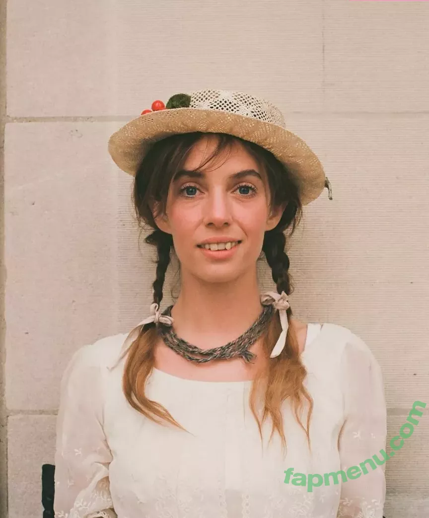 Maya Hawke nude photo #0300 (maya_hawke / neohawk2)