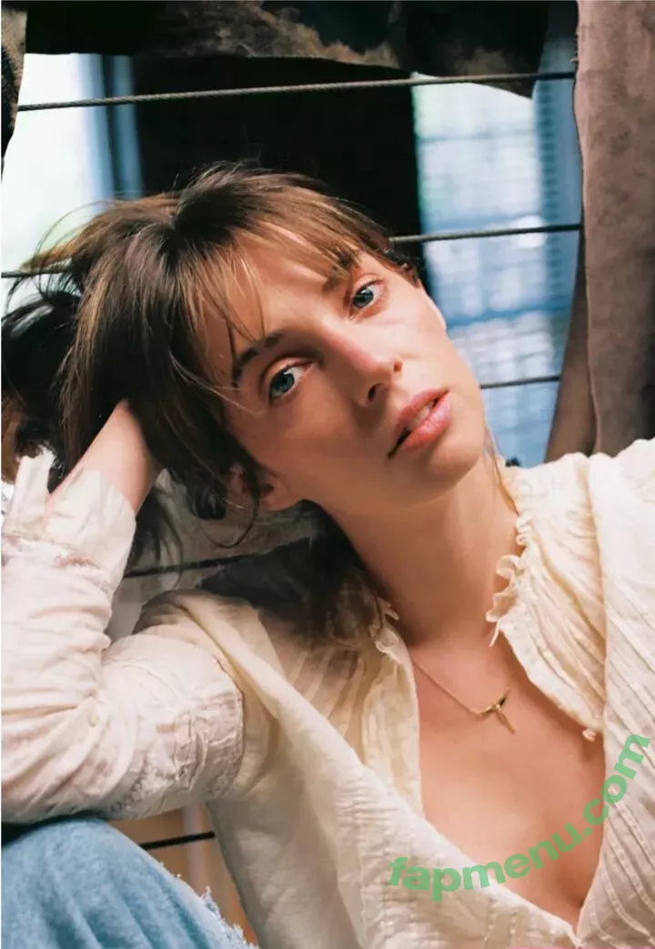 Maya Hawke nude photo #0425 (maya_hawke / neohawk2)