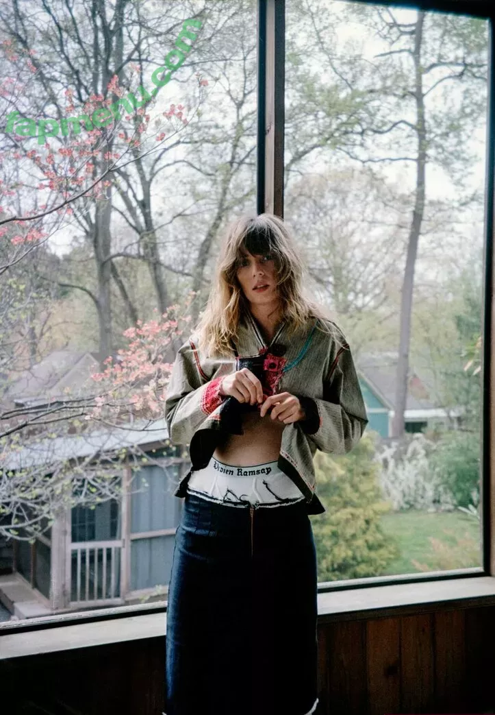 Maya Hawke nude photo #0430 (maya_hawke / neohawk2)