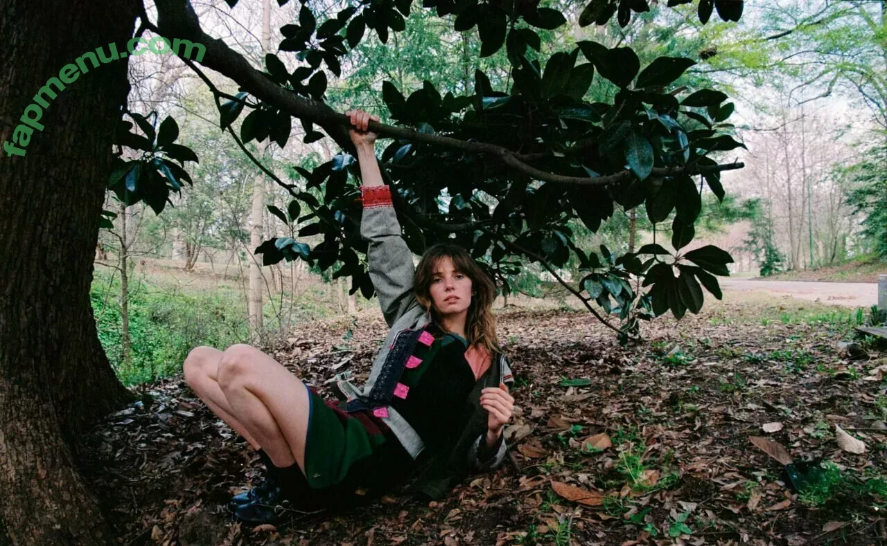 Maya Hawke nude photo #0432 (maya_hawke / neohawk2)