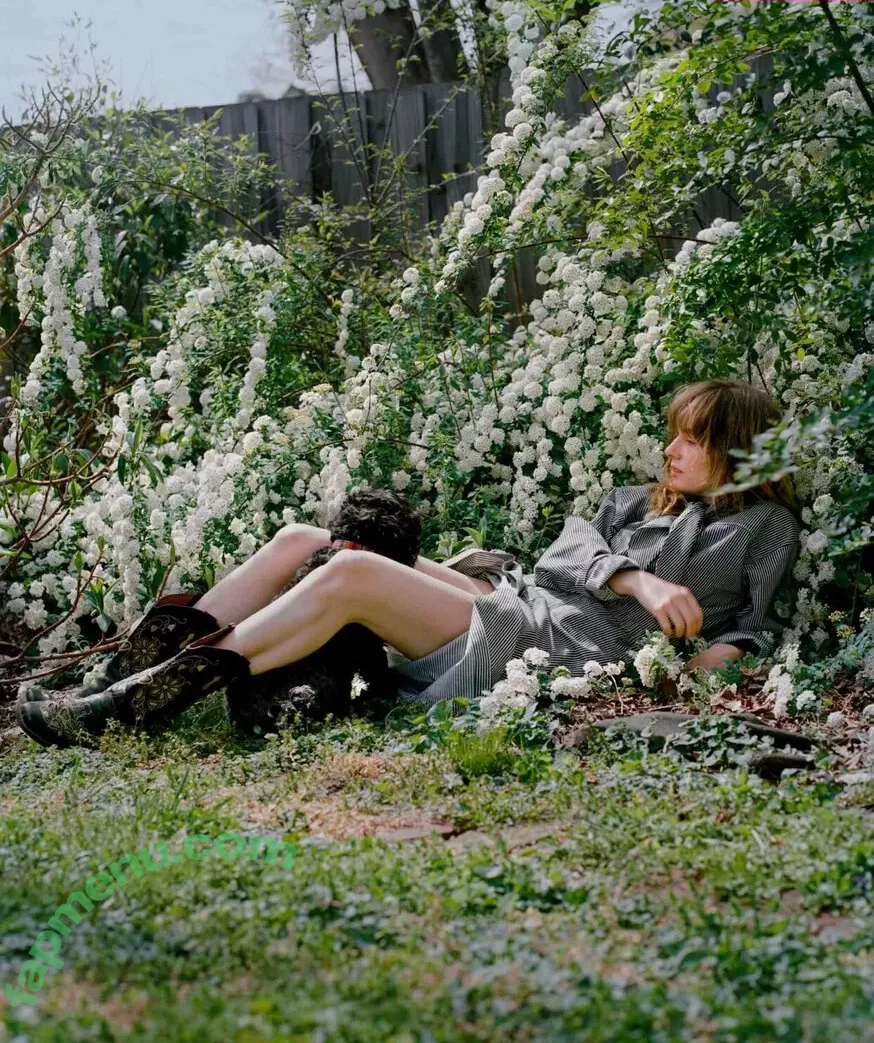 Maya Hawke nude photo #0439 (maya_hawke / neohawk2)