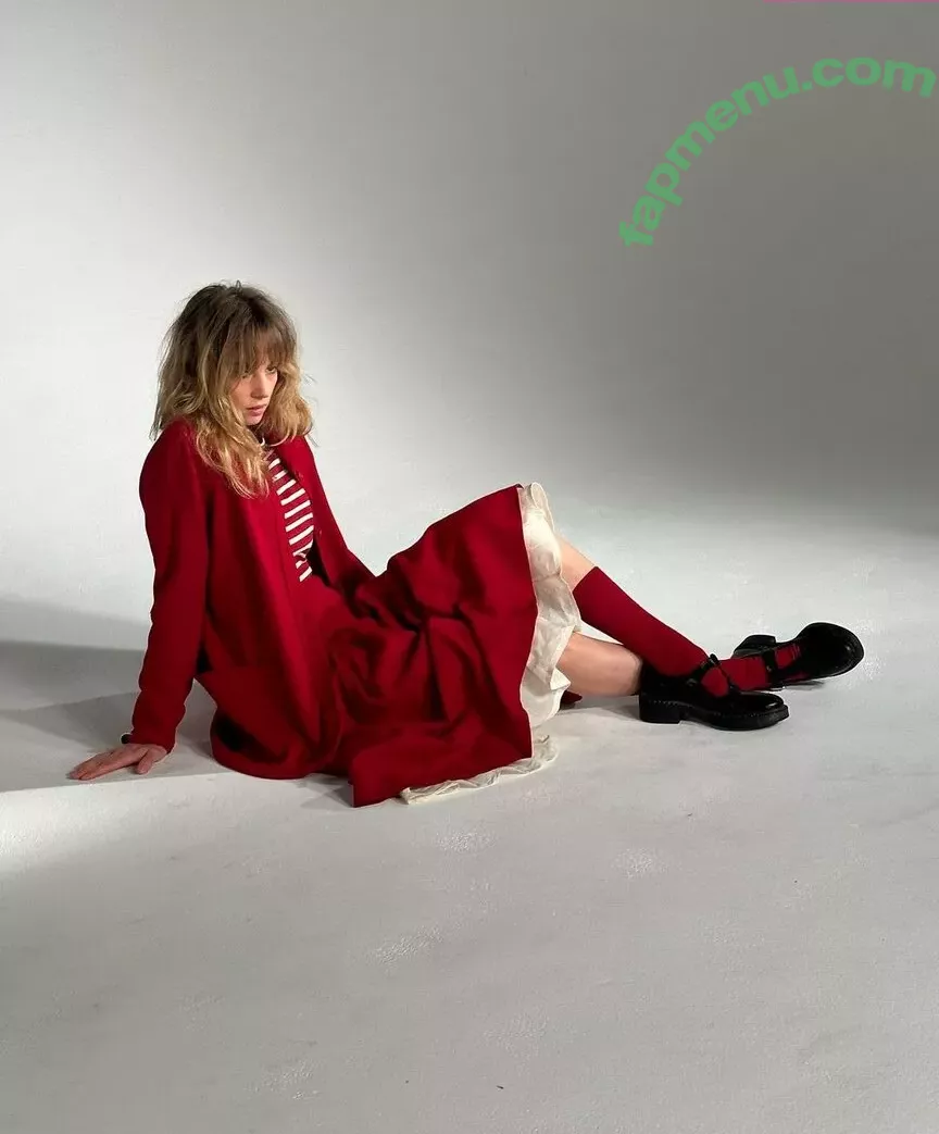 Maya Hawke nude photo #0440 (maya_hawke / neohawk2)