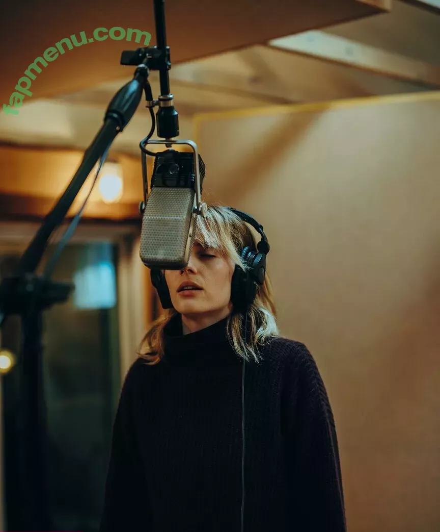 Maya Hawke nude photo #0443 (maya_hawke / neohawk2)