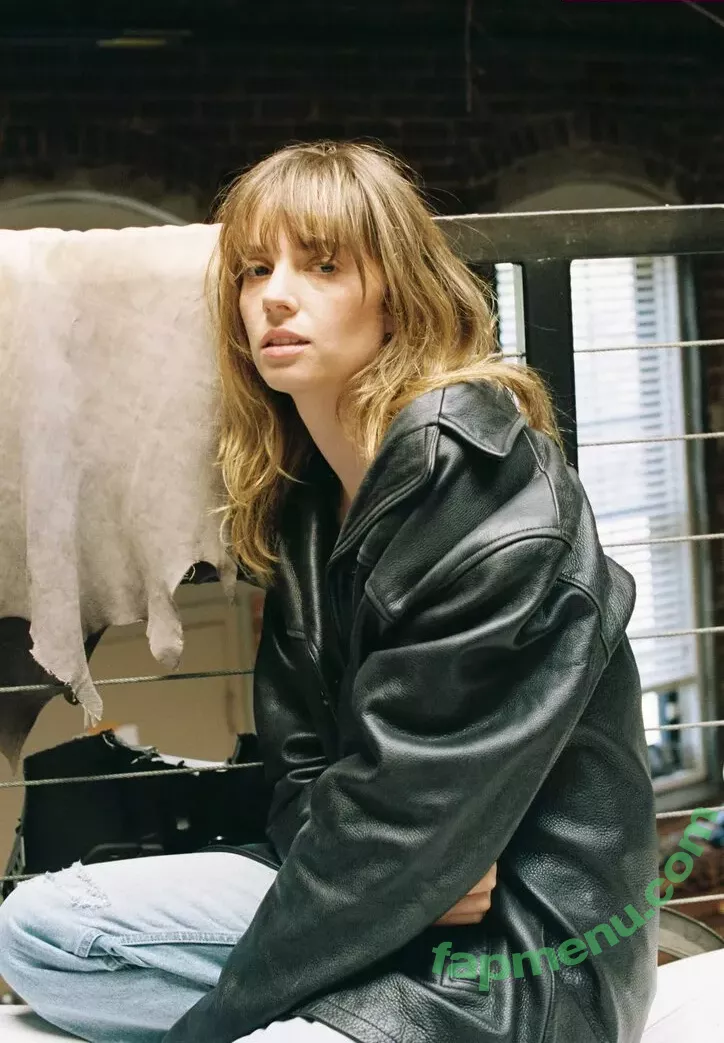 Maya Hawke nude photo #0448 (maya_hawke / neohawk2)