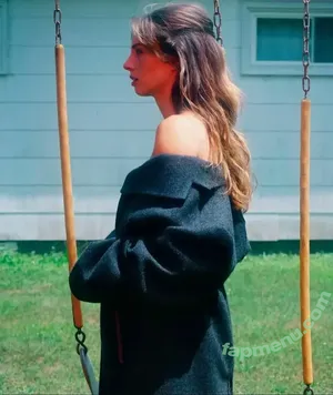 Maya Hawke / maya_hawke / neohawk2 nude photo #1050