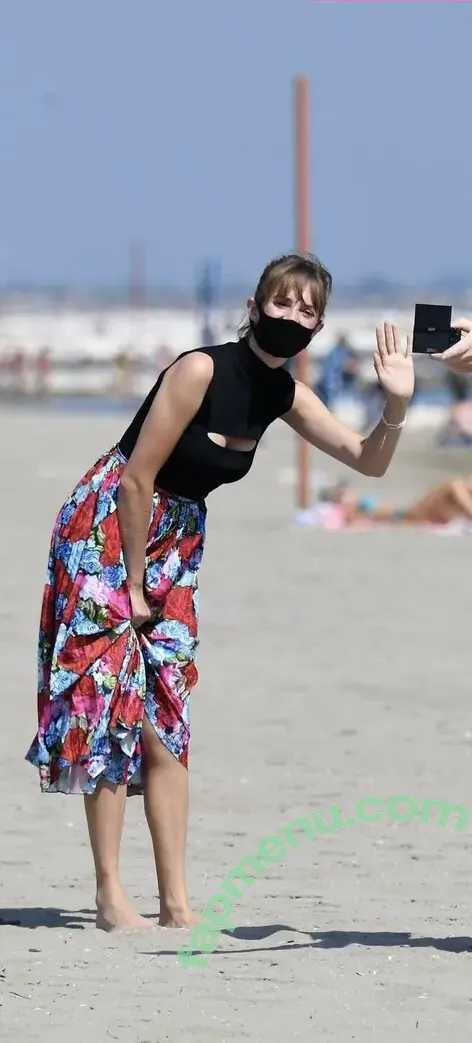 Maya Hawke nude photo #1056 (maya_hawke / neohawk2)