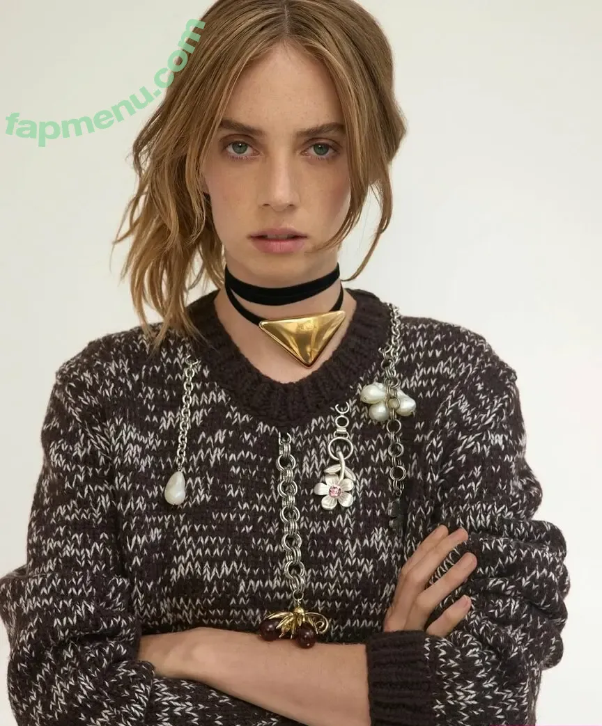 Maya Hawke nude photo #1067 (maya_hawke / neohawk2)