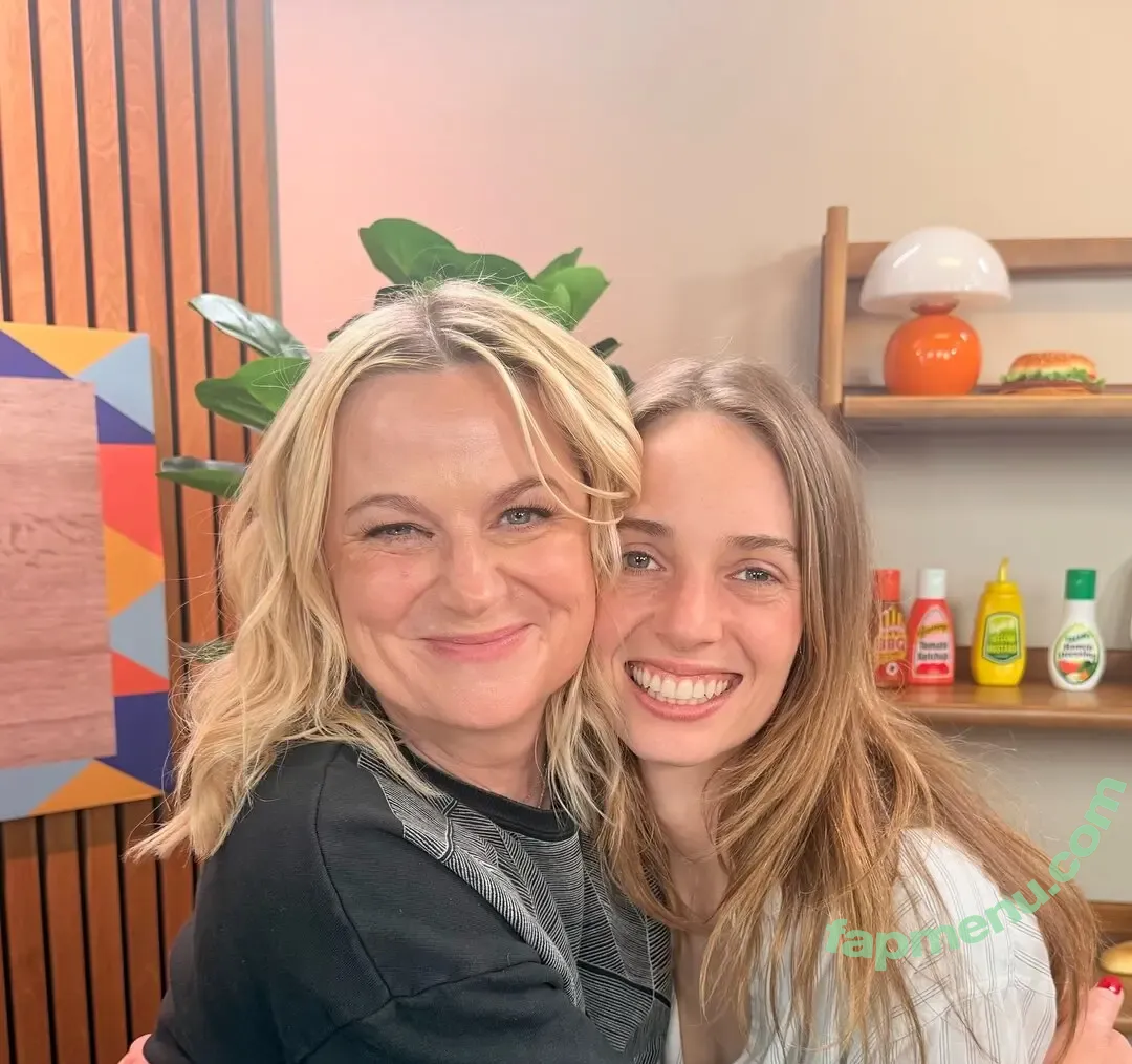 Maya Hawke nude photo #1074 (maya_hawke / neohawk2)