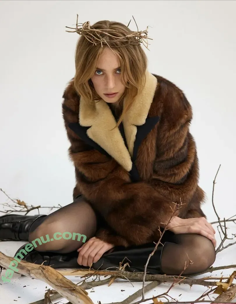 Maya Hawke nude photo #1154 (maya_hawke / neohawk2)