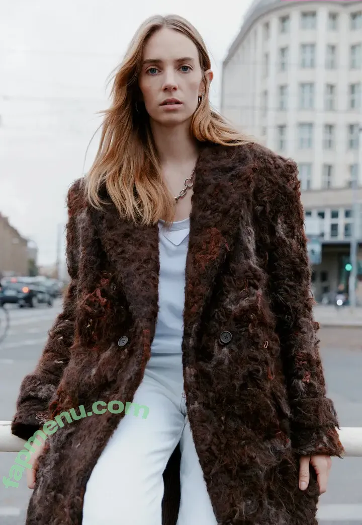 Maya Hawke nude photo #1165 (maya_hawke / neohawk2)