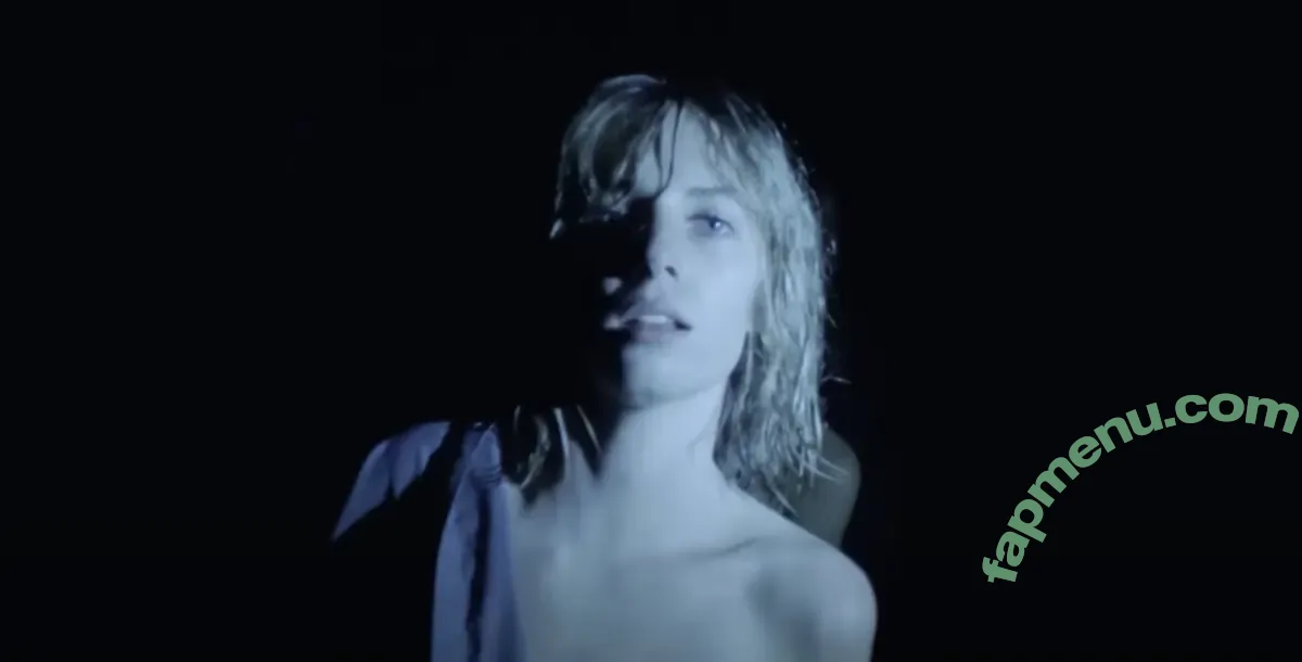 Maya Hawke nude photo #1233 (maya_hawke / neohawk2)