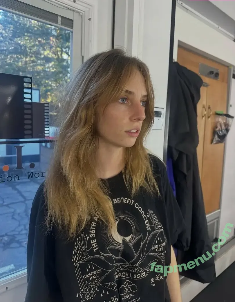 Maya Hawke nude photo #1257 (maya_hawke)