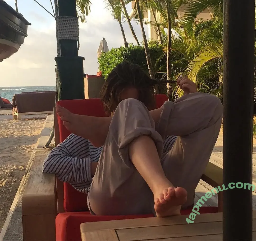 Maya Hawke nude photo #1259 (maya_hawke)