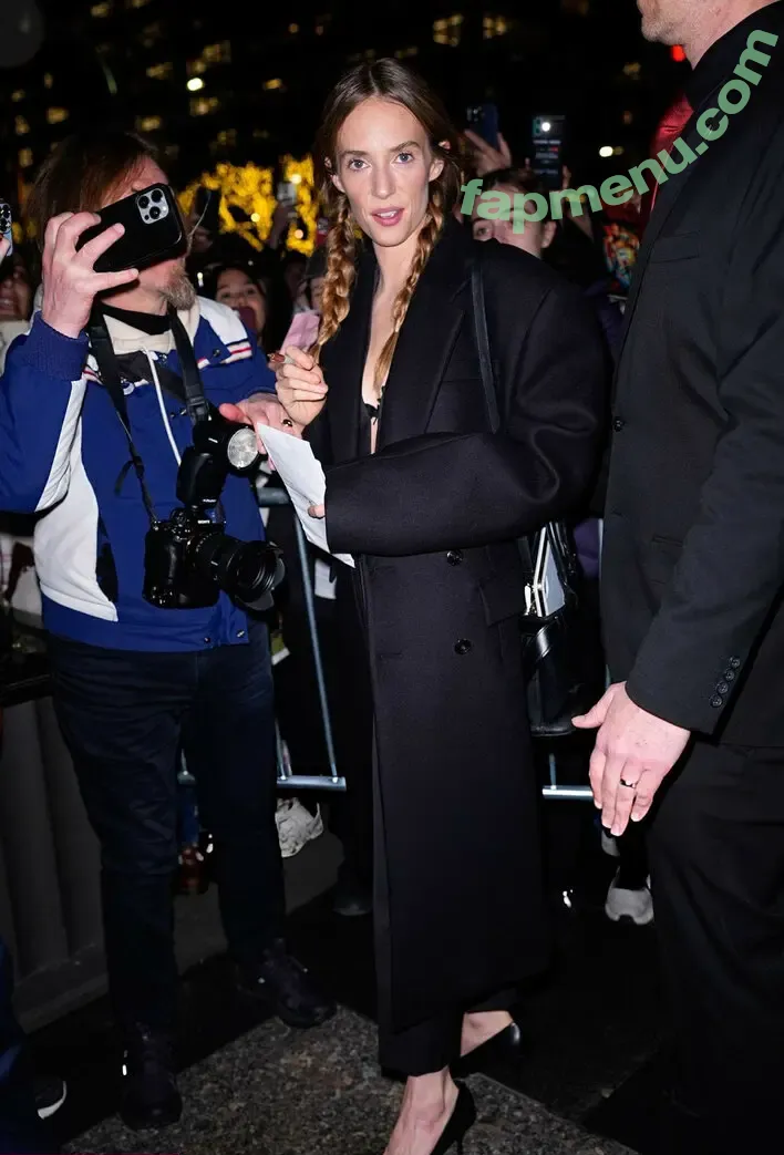 Maya Hawke nude photo #1263 (maya_hawke / neohawk2)