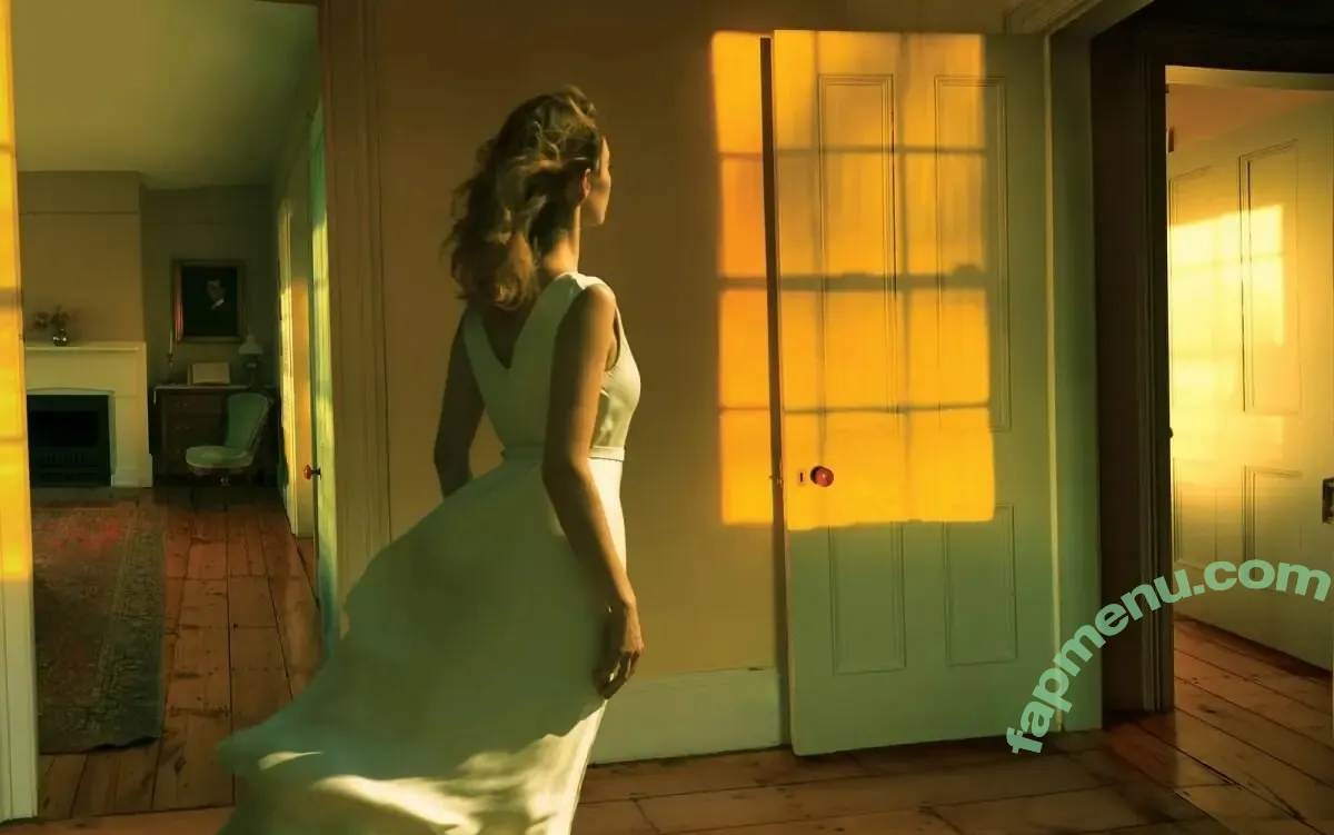 Maya Hawke nude photo #1277 (maya_hawke / neohawk2)