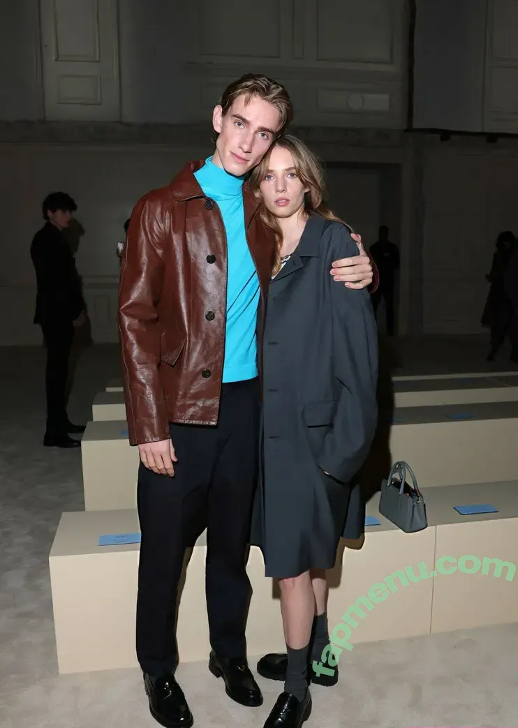 Maya Hawke nude photo #1286 (maya_hawke / neohawk2)