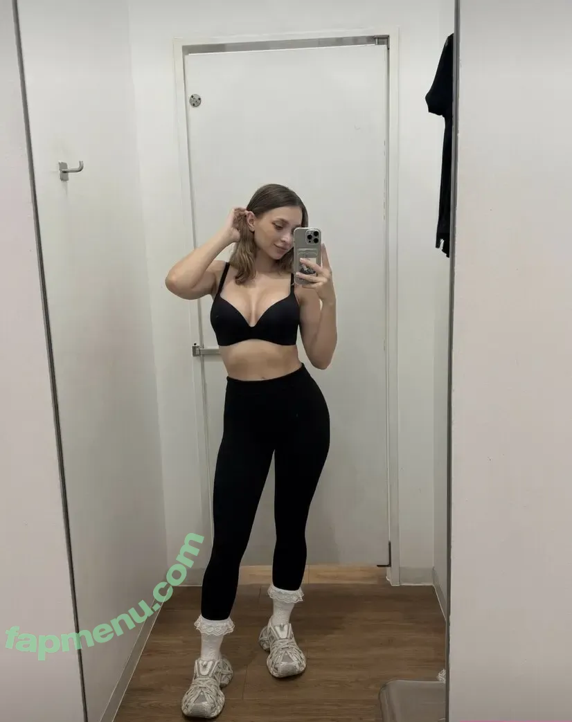 mayalis nude photo #0017 (mayaliswright)