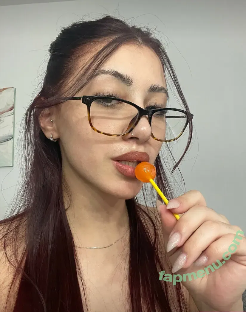 mayaraaee nude photo #0100 (isaswan11 / maya / mayaraeee)