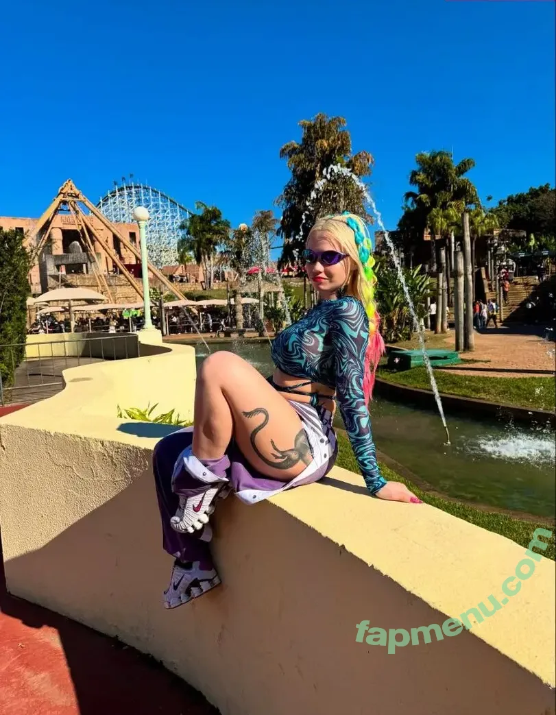 MC Erikah nude photo #0053 (mcerikah / mcerikahofc)