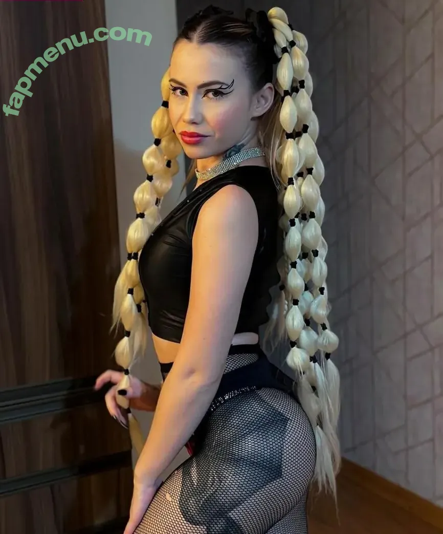 MC Erikah nude photo #0054 (mcerikah / mcerikahofc)