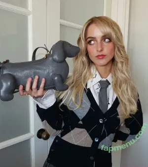 Mckenna Grace / mckennagrace / mckennagraceful nude photo #0305