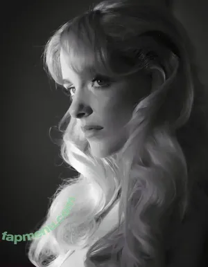 Mckenna Grace / mckennagrace / mckennagraceful nude photo #0369