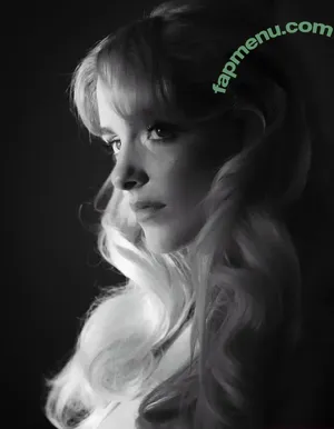 Mckenna Grace / mckennagrace / mckennagraceful nude photo #0373