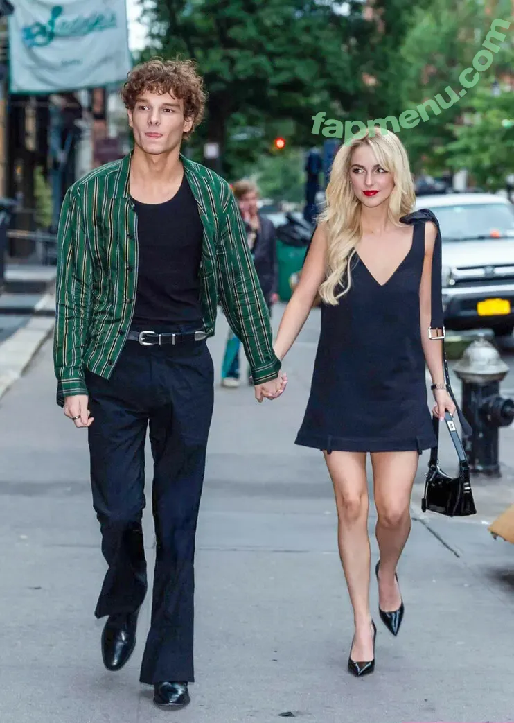 Mckenna Grace nude photo #0001 (mckennagrace / mckennagraceful)