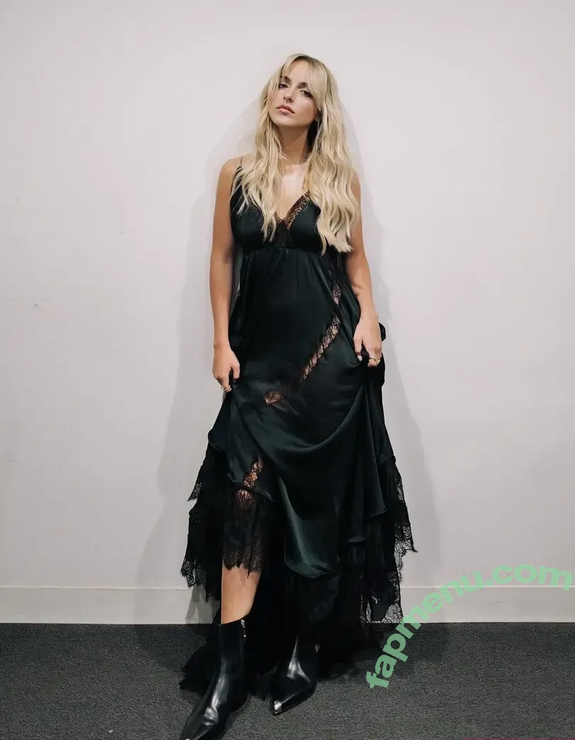 Mckenna Grace nude photo #0102 (mckennagrace / mckennagraceful)