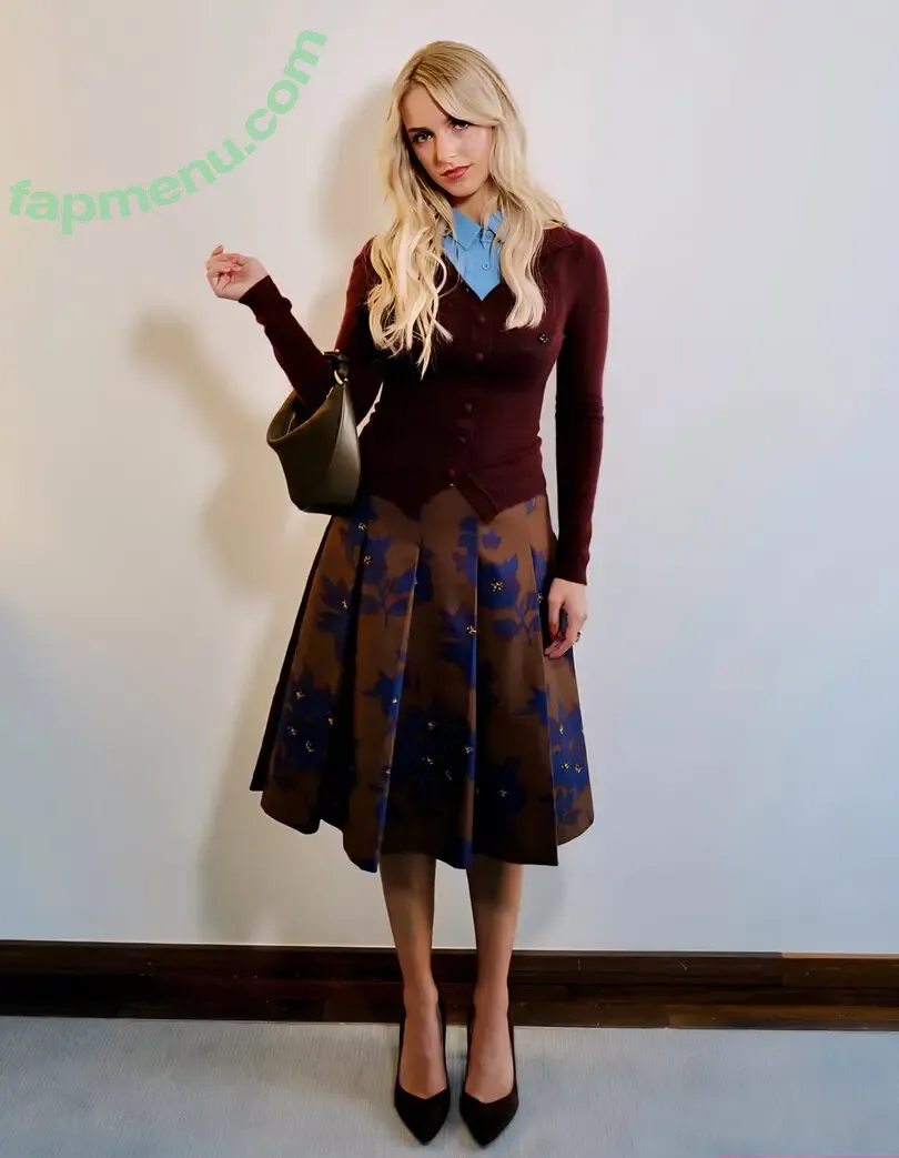 Mckenna Grace nude photo #0208 (mckennagrace / mckennagraceful)