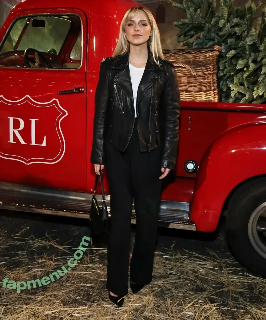 Mckenna Grace nude photo #0587 (mckennagrace / mckennagraceful)